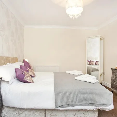 Апартаменты Saint Lawrence Apartments- Close To City Centre With Free Parking *